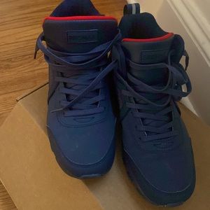 SNEAKERS WITH GREAT ARCH AND TREAD